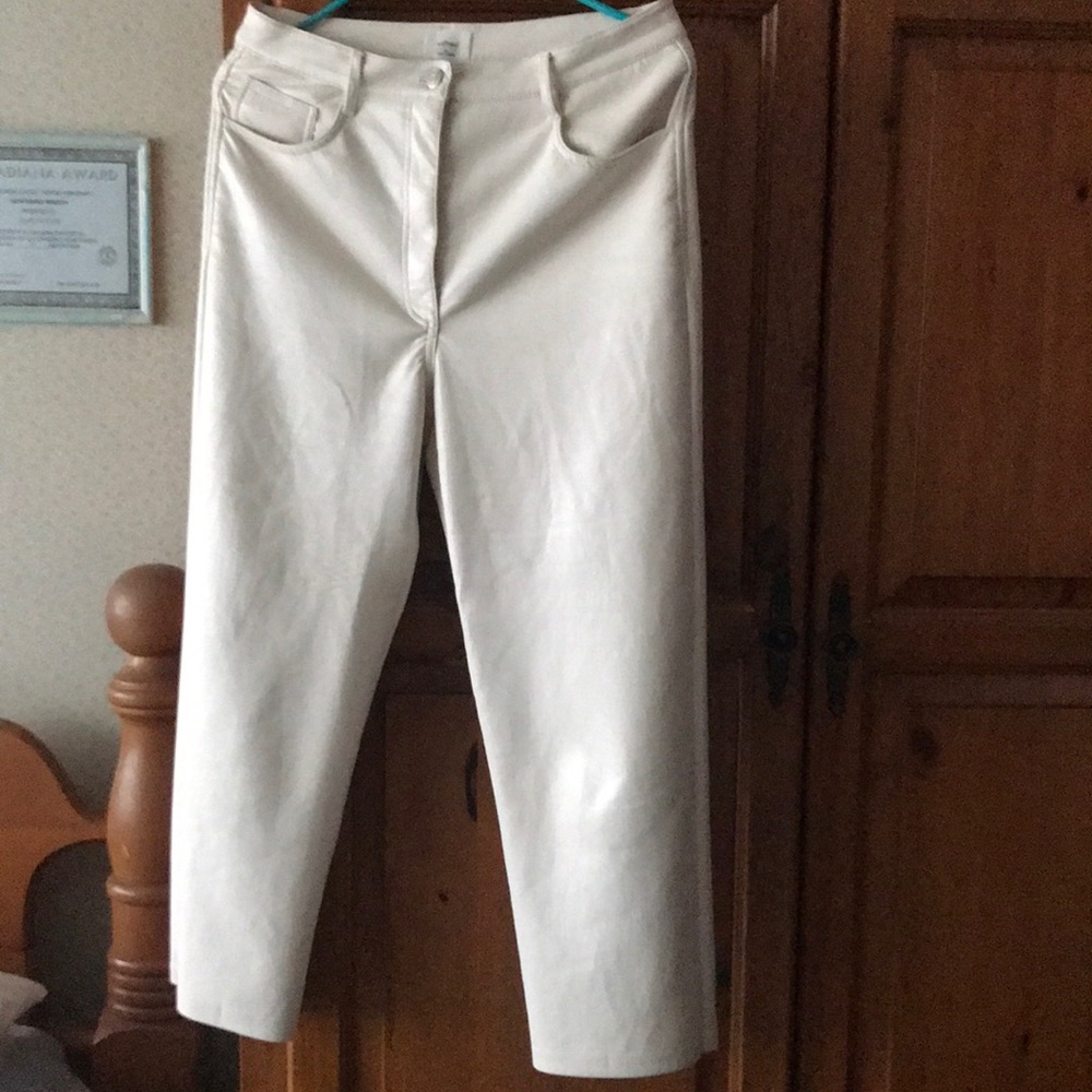 Melina cropped vegan leather in light Burch
